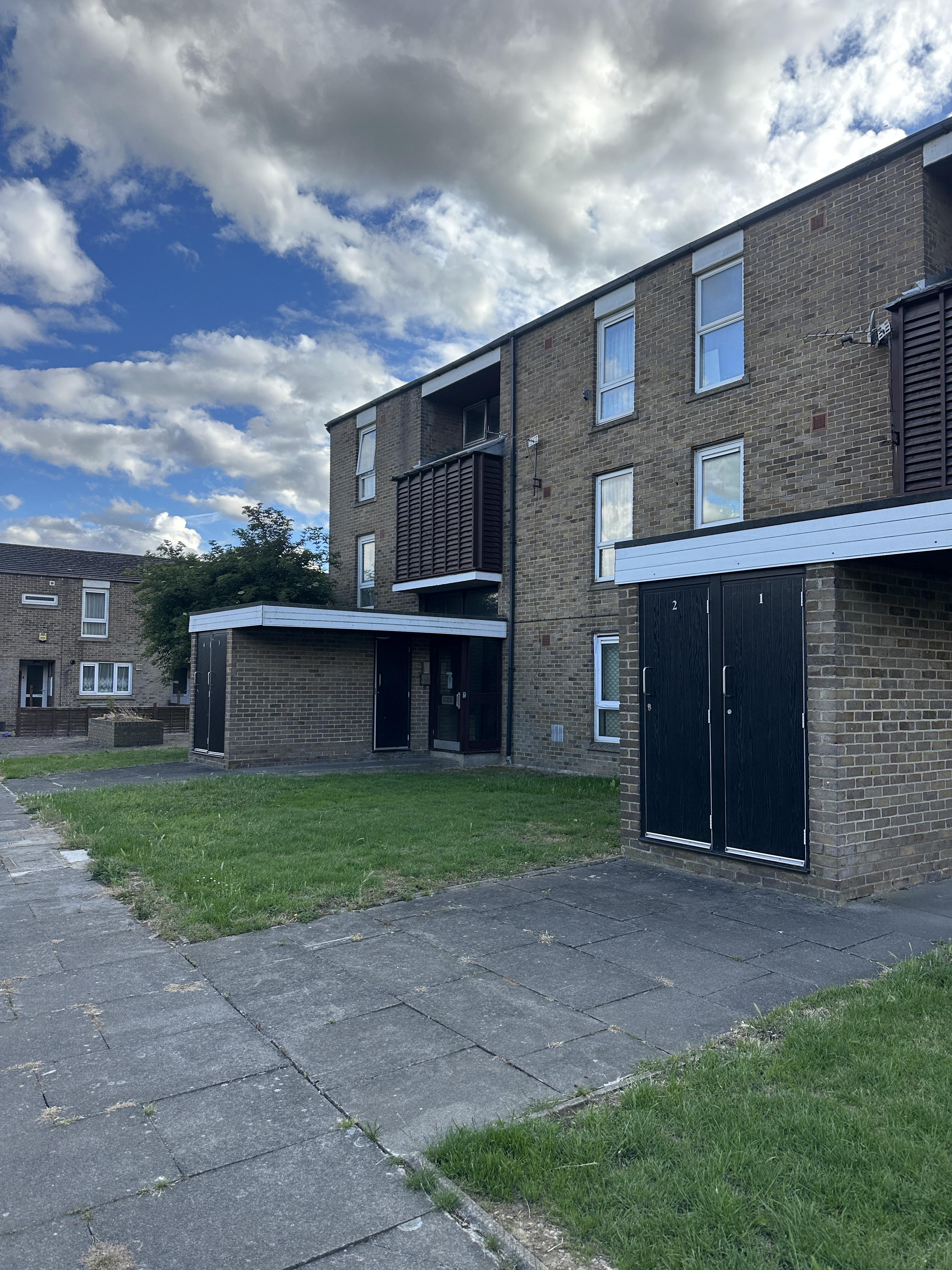 2 Bed Rooms Flat in Hayes